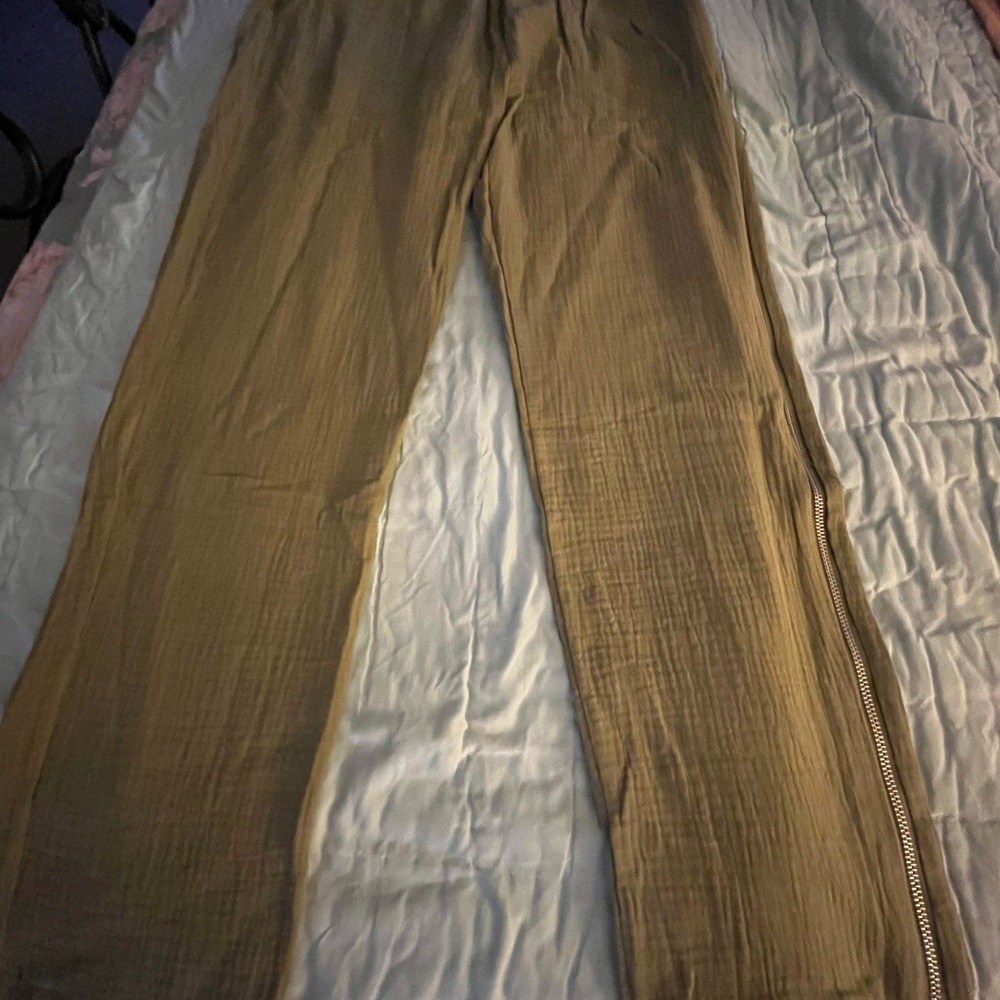 Green summer pants for the beach  $24.99 size men’s linen medium